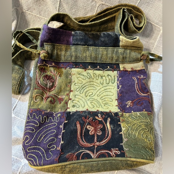 Earth Divas festival crossbody hemp bag, fair trade - Picture 1 of 3